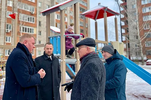 В Ярославле открылись три детские и спортивные площадки.